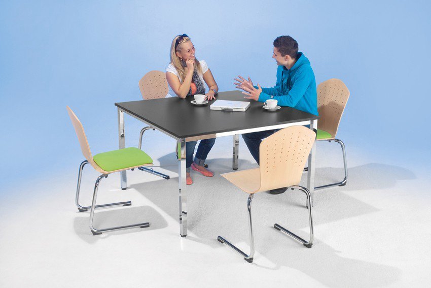 Rechthoekige tafel 130 x 65 cm met verchroomde vierkante buispoten