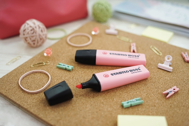stick marker, highlighter, pink marker, dual-tip, glide pen