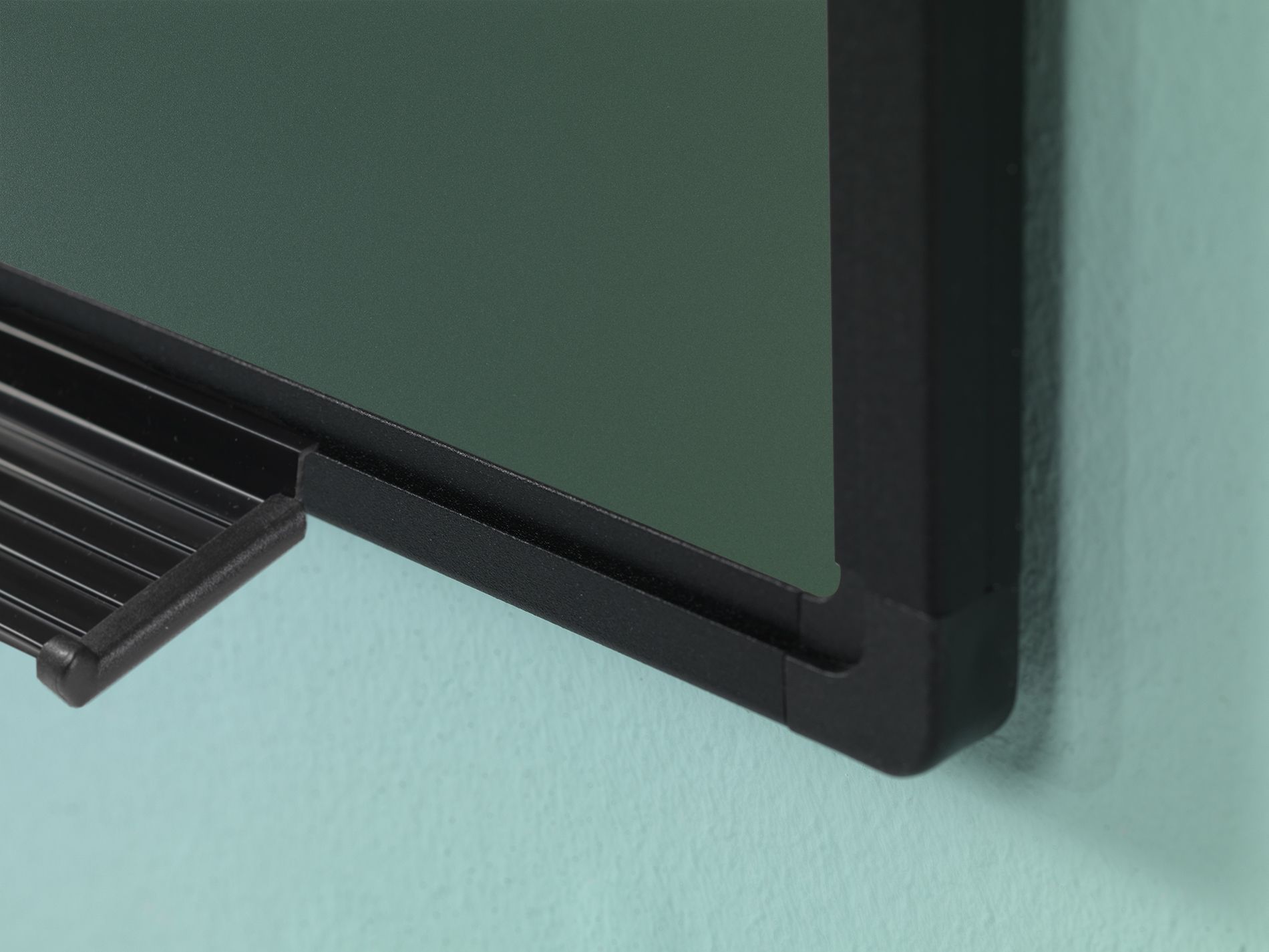 Krijtbord zwart Softline profiel 8mm, emailstaal groen - 90x180 cm