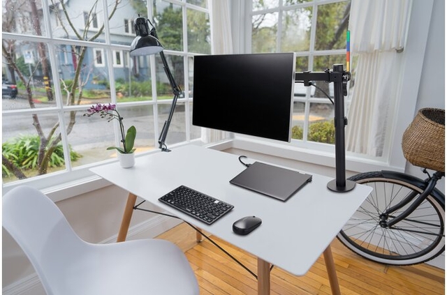 bureau, computer, monitor, keyboard, mouse