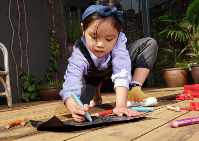 kind, kindertekening, tekenen, creativiteit, op pad