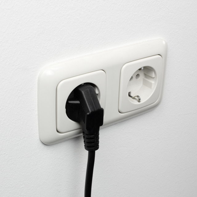 wandcontact, netstekker, stekker, in-actie, kabel