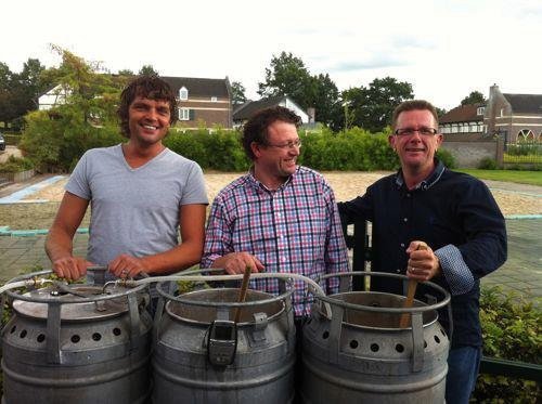 Eerste 24 liter KantoorArtikelen.nl-bier gebrouwen!