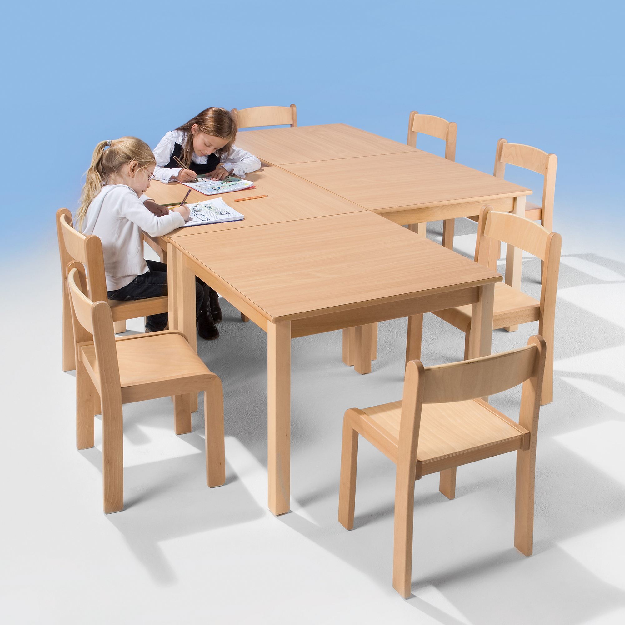 Vierkante tafel met massief houten frame en laminaat blad
