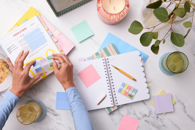 notitieboek, agenda, kleurstiksels, post-its, notities