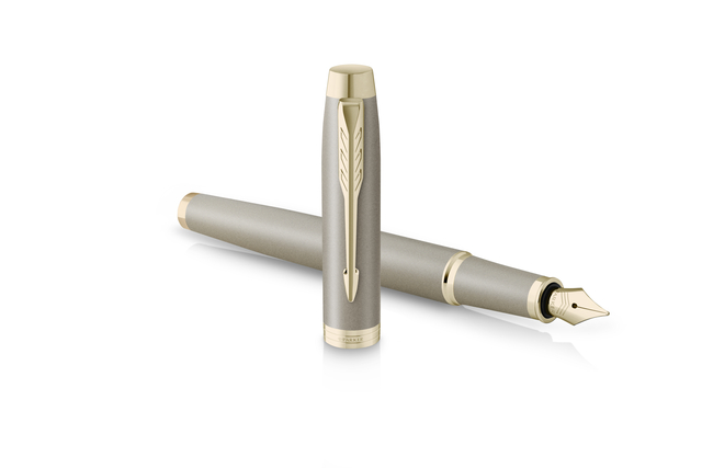 vulpen, gouden accenten, nib, metalen lichaam, schrijfinstrument