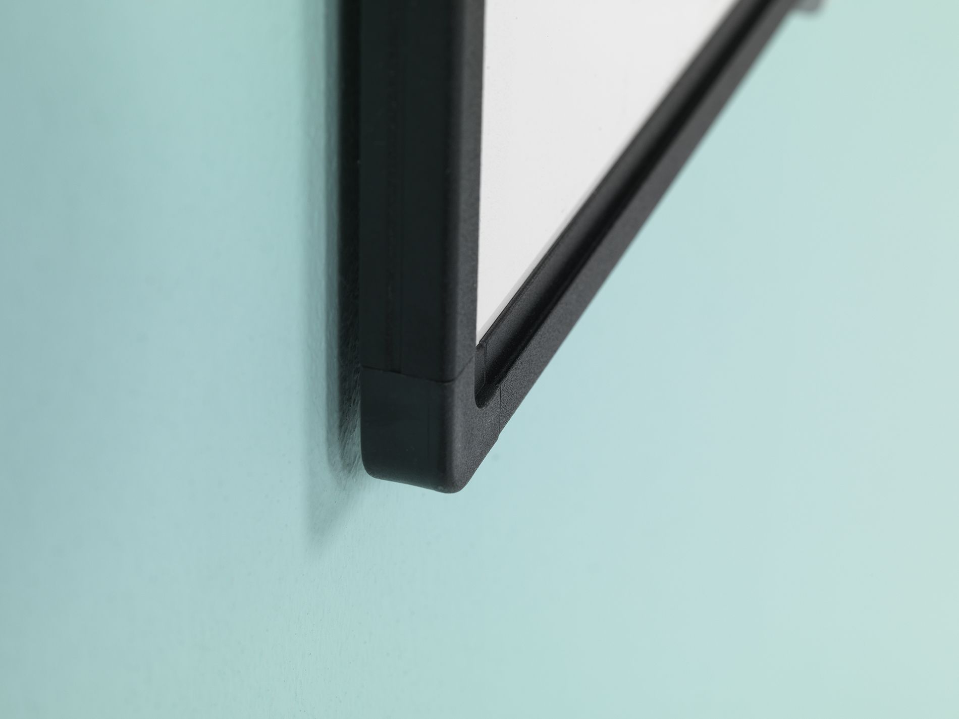 Whitebord zwart Softline profiel 8mm, gelakt staal wit - 90x120 cm