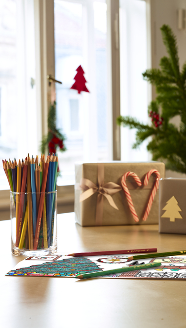kleurpotloden, potloden, papier, cadeauverpakking, kerstdecoratie