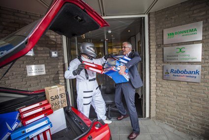 KantoorArtikelen.nl zet 1e Nederlandse Saab 9000 Aero (1993) in voor spoedbezorgingen KantoorArtikelen.nl zet 1e Nederlandse Saab 9000 Aero (1993) in voor spoedbezorgingen