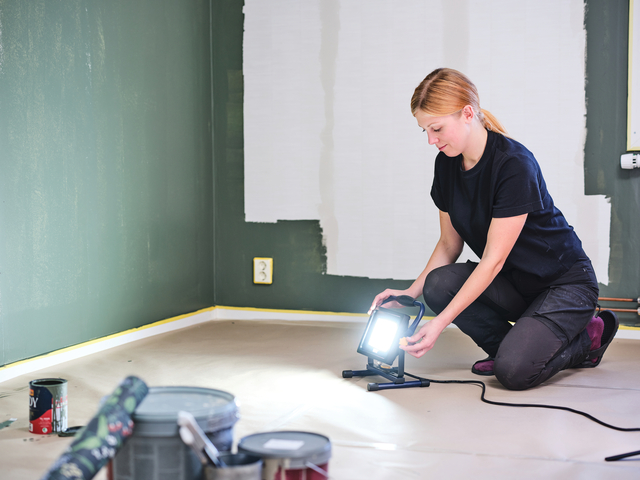werklamp, werkplek, kamer renovatie, vloer renovatie, kamer makeover