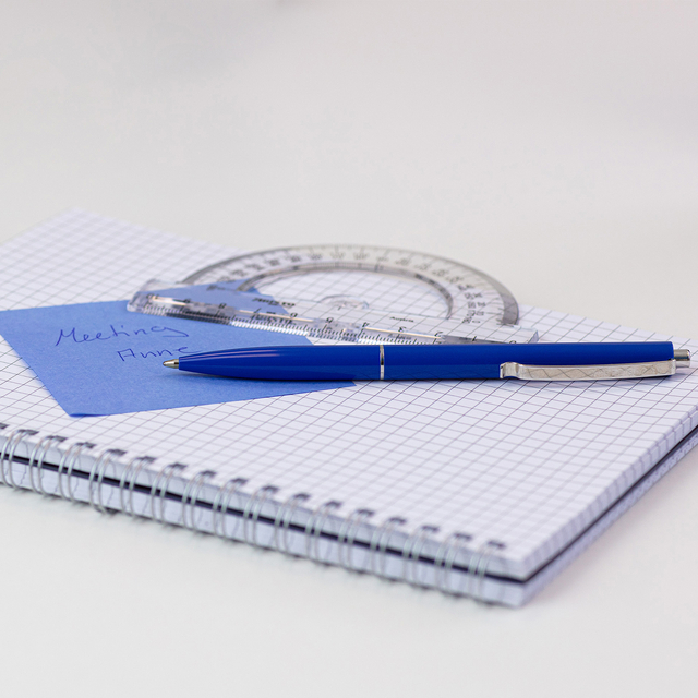 note, notitieblok, spiraalblok, pennen, liniaal