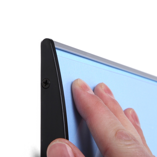 tablette, écran, pince, doigt, bord_en_bord