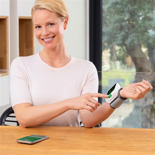 smartwatch, wearable, fitness, touchscreen, bracelet