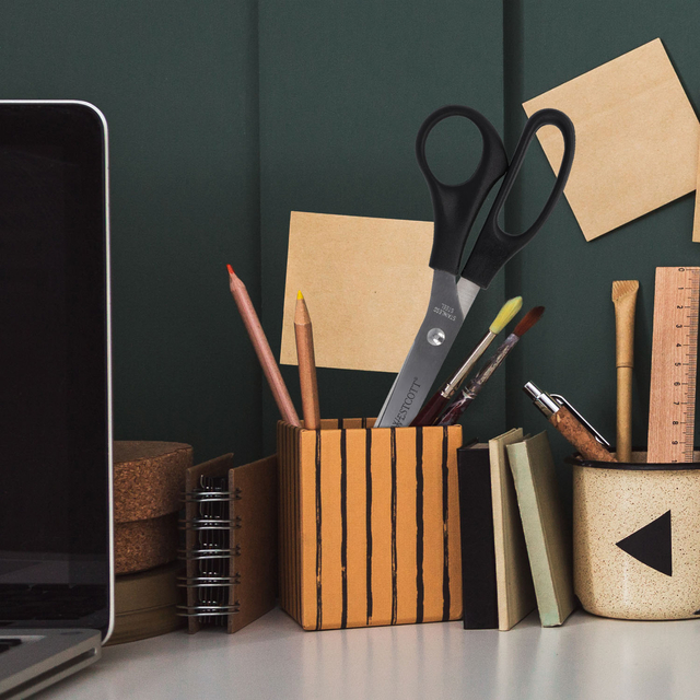 kantoor, schaar, potlood, boekenstapel, liniaal