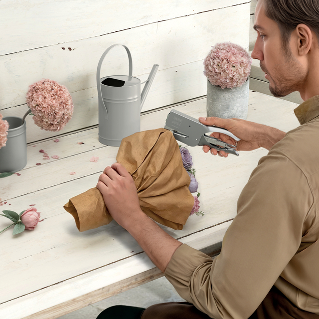 kledingverpakking, knipapparaat, trommelpapier, bloemen, tuinspeelmanagement