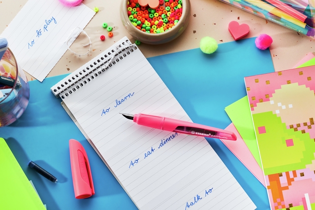 notities, notitieblok, pennen, kralen, creativiteit