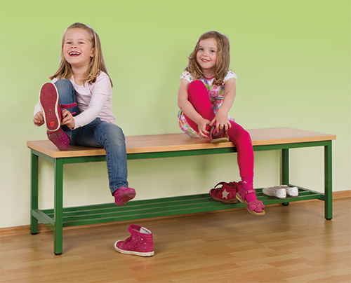 Kleedkamerbank met schoenenrek en melamine zitting aan één zijde